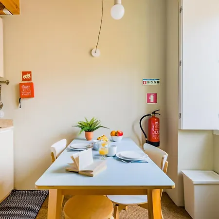 Апартаменти Graca Cozy Lofts, Authentic Gem Лісабон